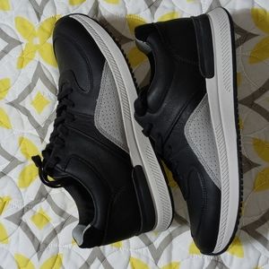 NWOT Everlane Black and Gray Women's Sneakers